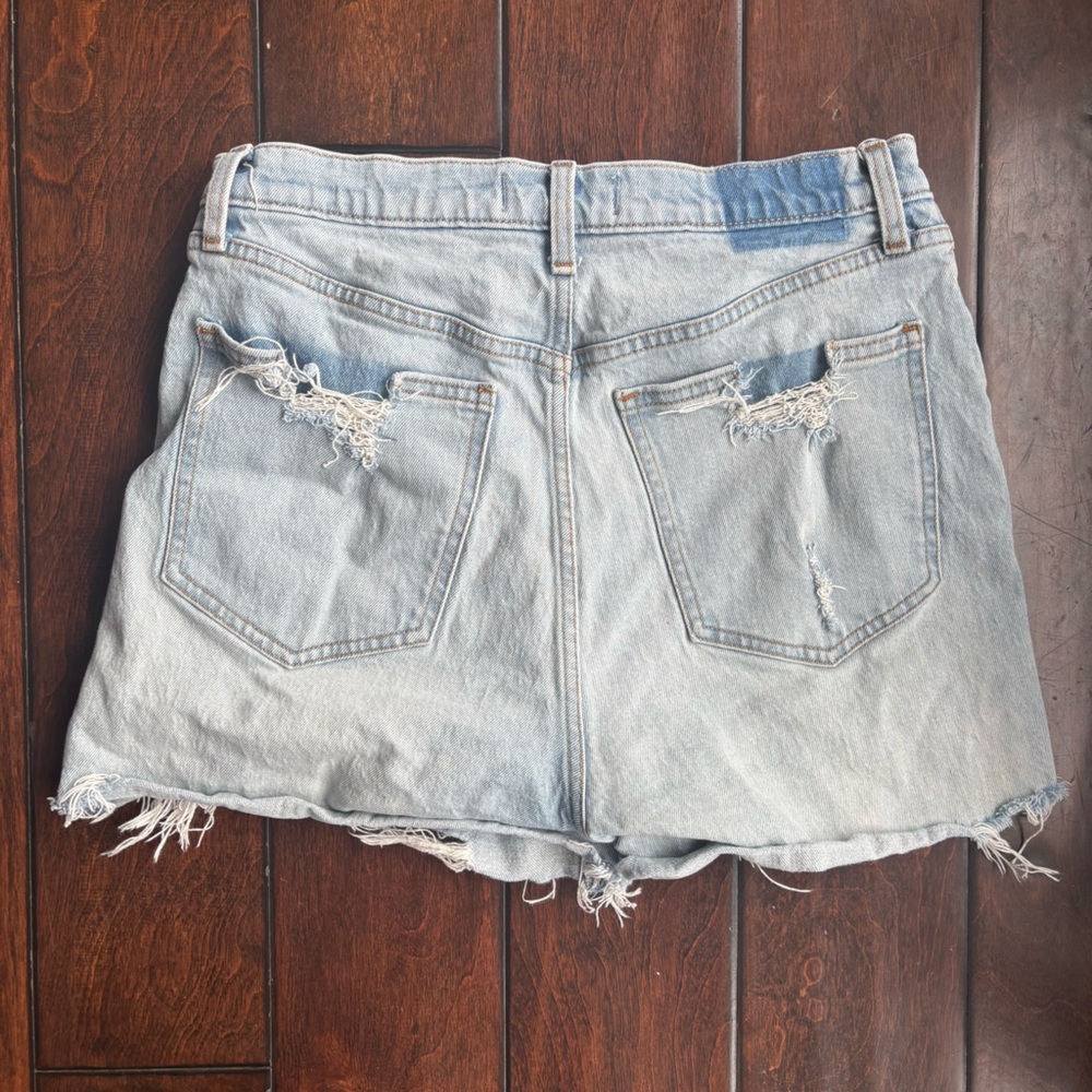 Abercrombie & Fitch Curve Love 4” Shorts - Picture 3 of 3